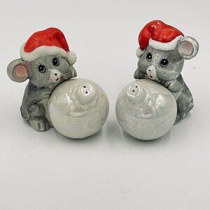 Vintage 1986 Christmas Salt Pepper Shakers Santa Hat Mouse with Ornament Taiwan